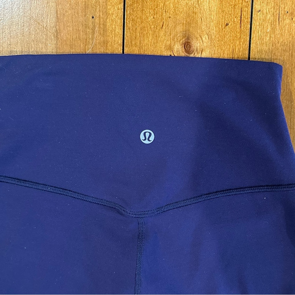 NWOT PURPLE LULULEMON CROPPED
LEGGINGS
